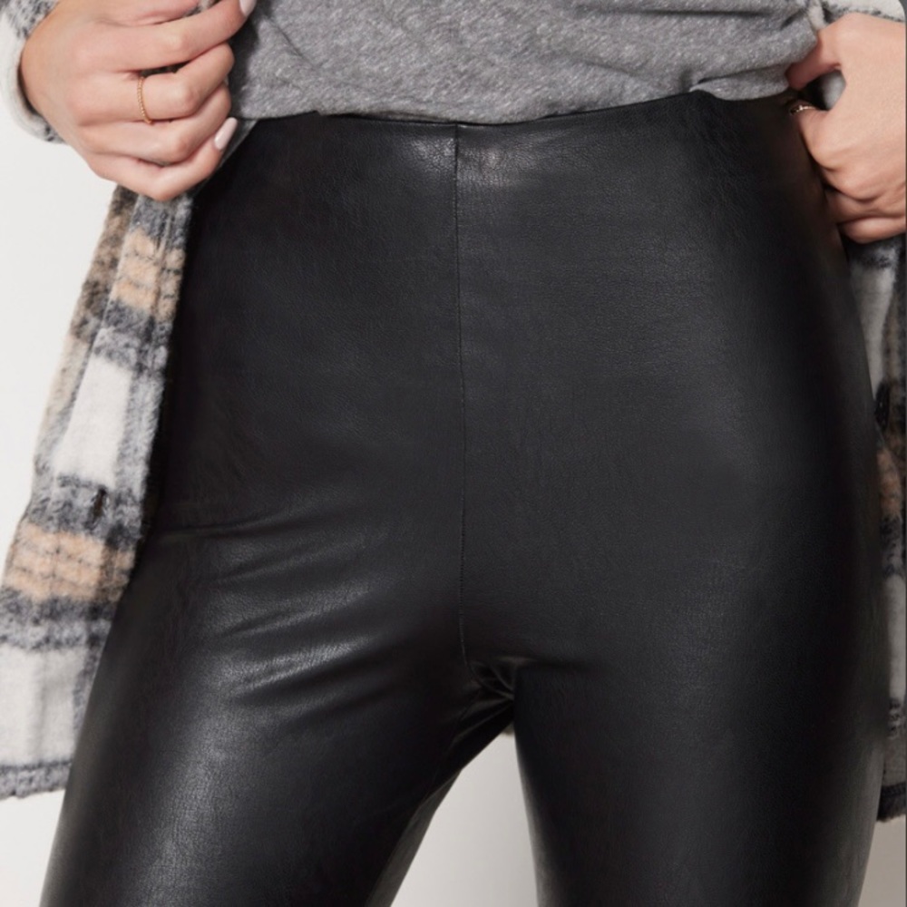 Commando Black Faux Leather Leggings Black Ankle Length Petite Small Textured - Picture 3 of 12